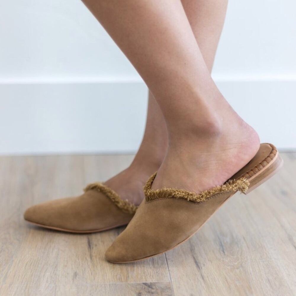 Free People Women's Leather Newport Flat with Fringe Detail‎ in Tan Size 41